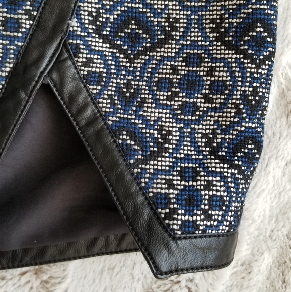 Express Exotic Pattern Mini Skirt Small Cutout 2 - Picture 3 of 8